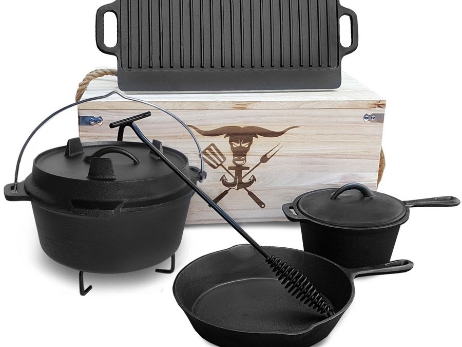 Ein Dutch Oven Set mit einer Holzkiste.
