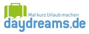 Das Logo von Daydreams zeigt den Schriftzug in einem Blau Ton und hat auf der rechten Seite eine Abbildung eines grünen Koffers. 