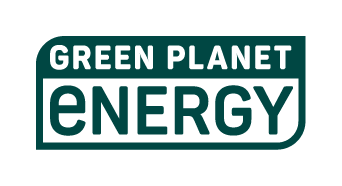 Das Logo von Green Planet Energy ist in einem grünen abgerundeten Rahmen mit weißer und grüner Schrift. 